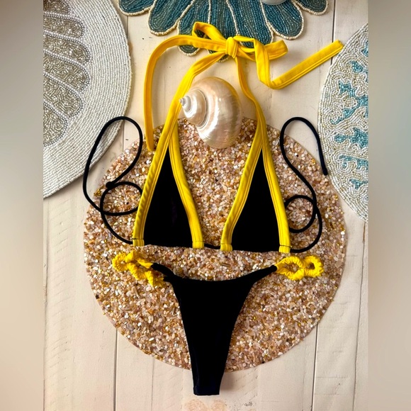 Indah Zeenah top & Zuki bottom in Bee - Picture 11 of 17